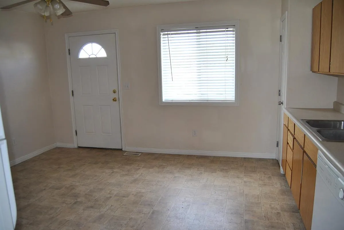 Building Photo - 631 Countryside Ave