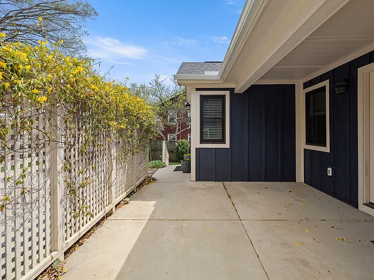 70 Forest Hill Dr — Photo 14