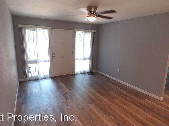 2nd image of 4436 Clairemont Dr