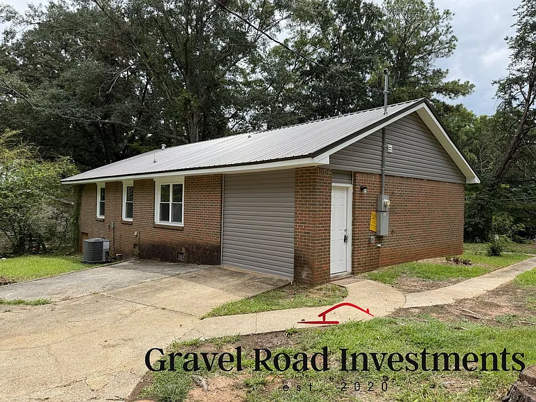 1302 Crescent Ridge Rd NE — Photo 2