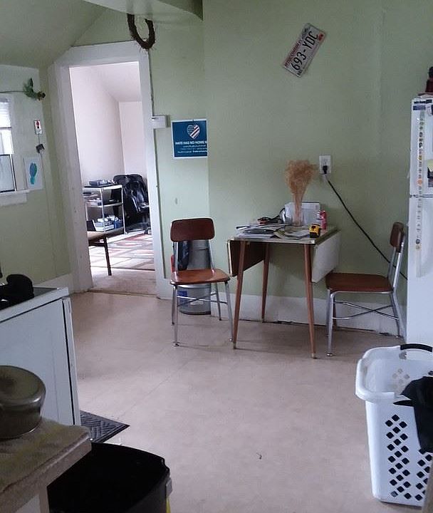 2nd image of 1103 1/2 Summit St