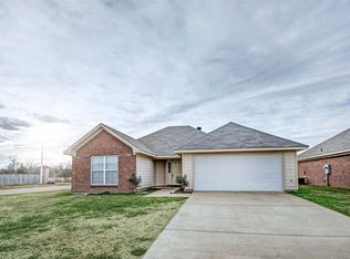 200 Cedar Spring Cir, Pearl, MS 39208