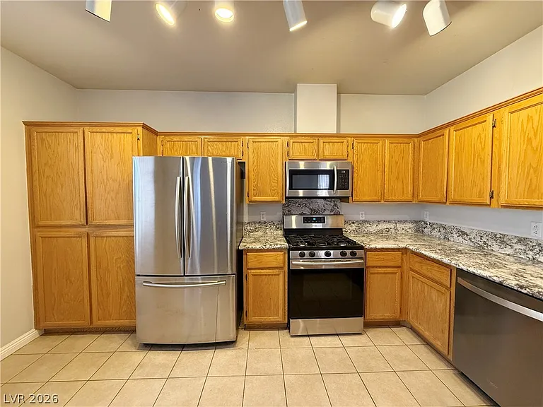 2185 Polynesia Cir — Photo 15