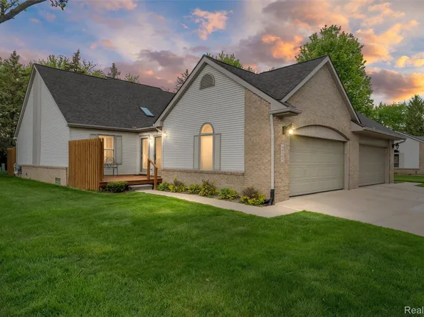 44500 Meadowcreek Ln, Canton, MI 48187