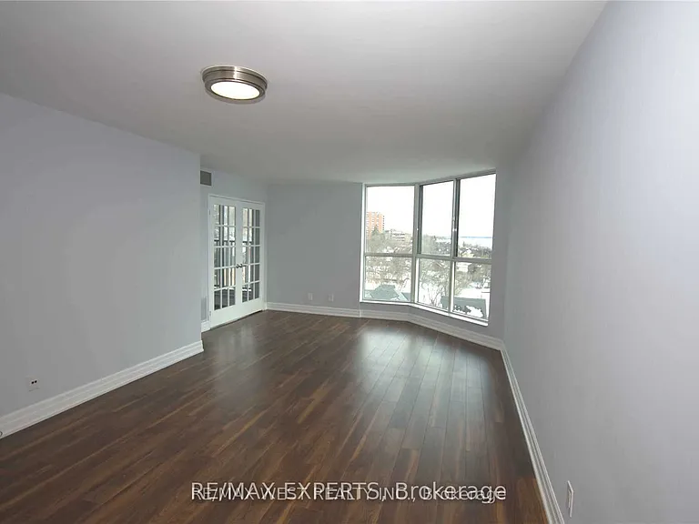 150 Dunlop St E #810 — Photo 8