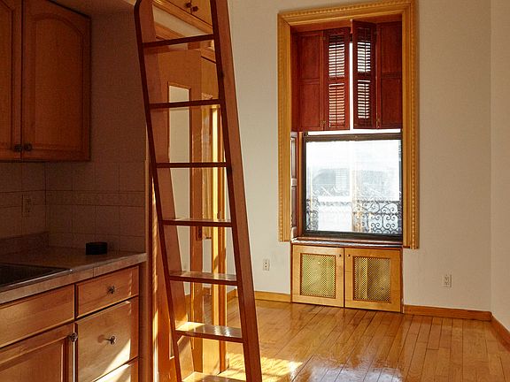 2nd image of 319 W 75th St APT 4A