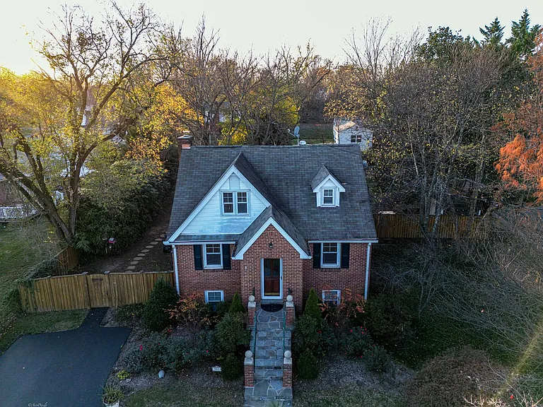 903 Crestview Dr — Photo 22