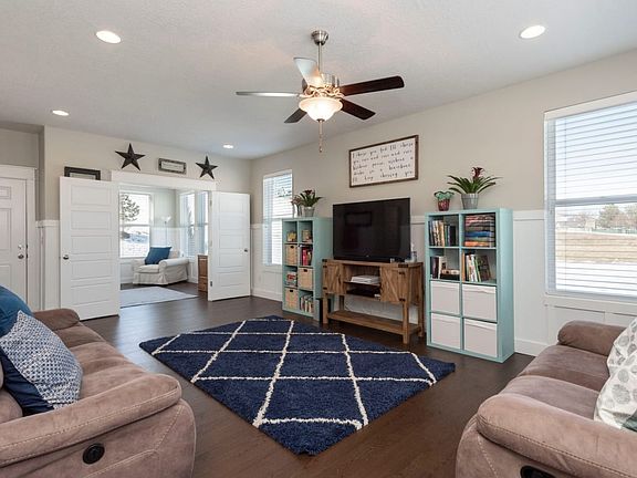 3rd image of 10244 S Millerton Dr