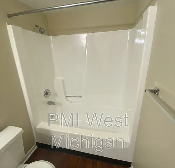 6081 In The Pines Dr SE — Photo 15