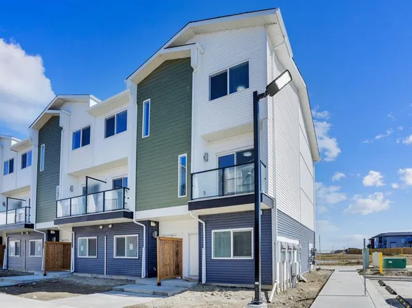 304 W Red Sky Villas NE, Calgary, AB T3N 2M2