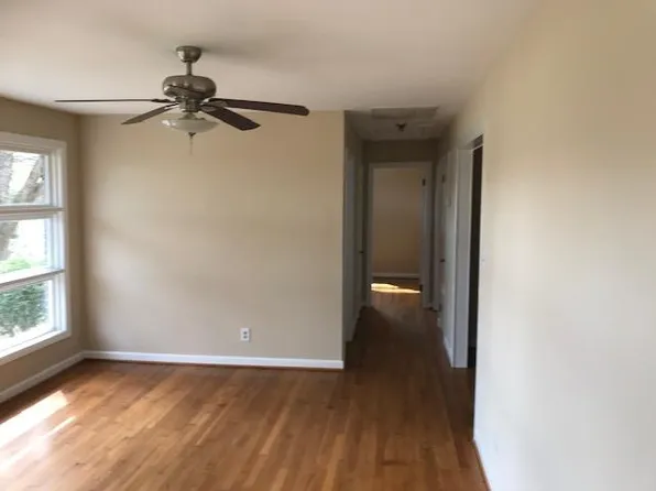 303 Shannon Dr, Greensboro, NC 27405