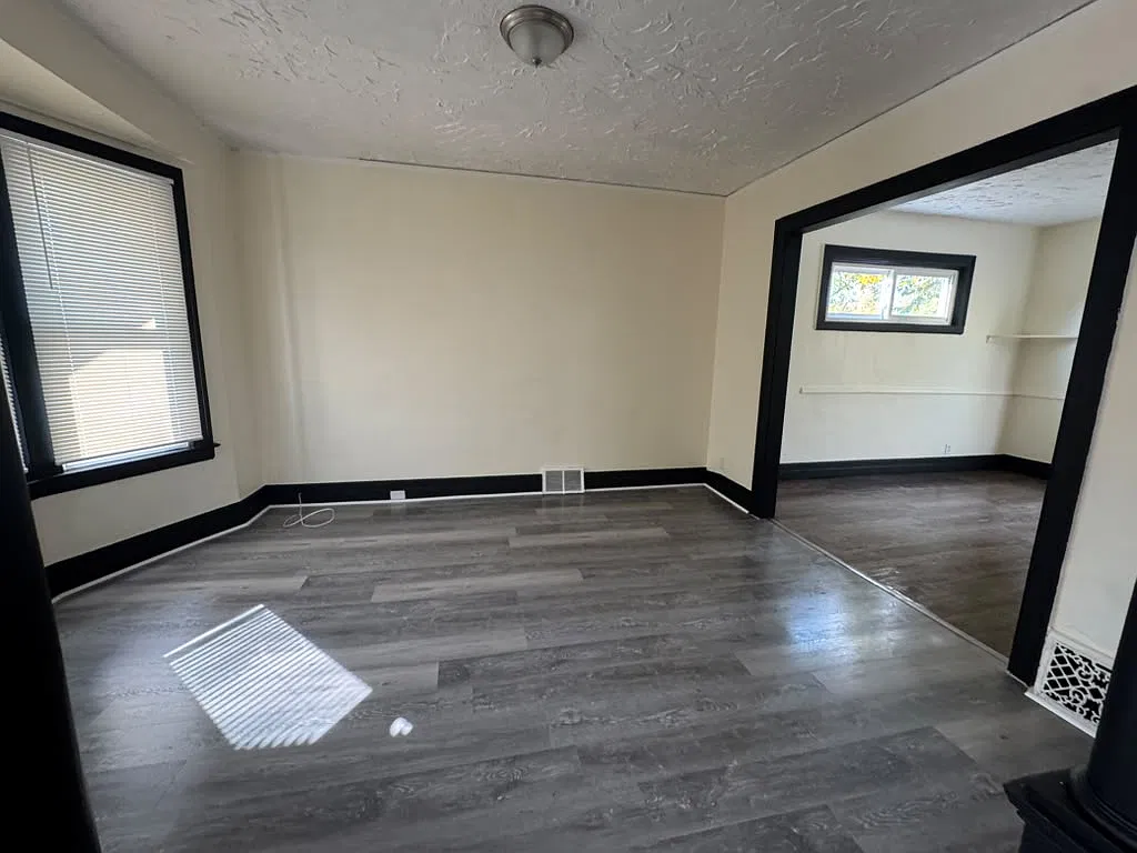 Very Large Colonial, Freshly Refinished — Photo 4