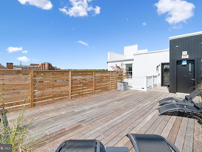 901 King St #201 — Photo 13