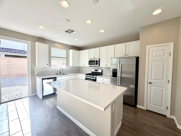 5039 Tranquil View St — Photo 8