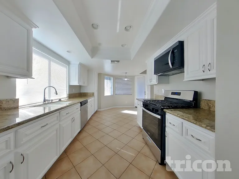 3401 Spruce St — Photo 6