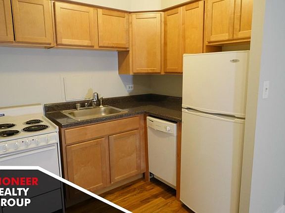 2nd image of 1446 N Dearborn St APT 5C