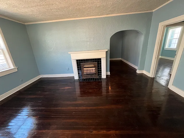 345 E Ridgeway St — Photo 4