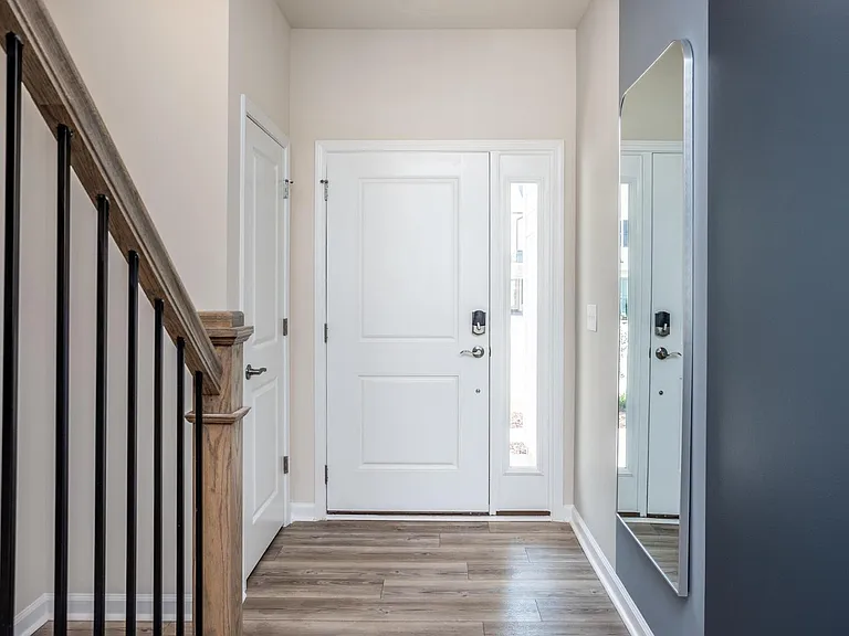 547 Glen Clova Dr — Photo 3
