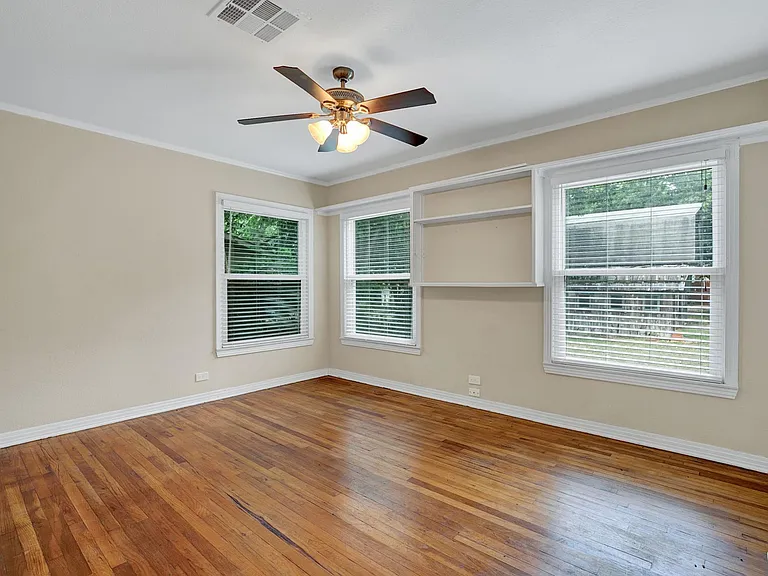 436 W Holland St — Photo 14