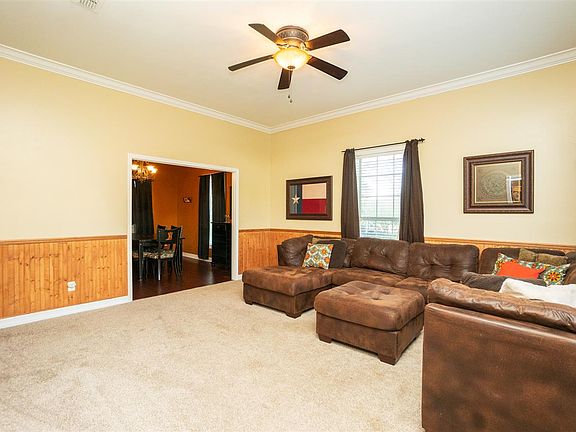 3rd image of 530 Honeysuckle Ln