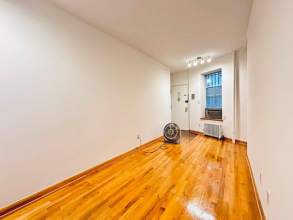 3rd image of 421 E 65th St APT 5