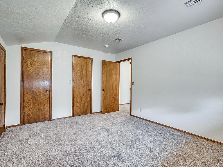 1111 Robin Hood Ln — Photo 16