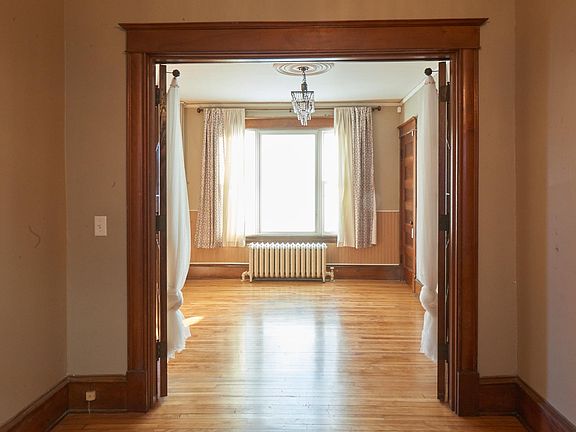 5th image of 2318 Pierce St NE