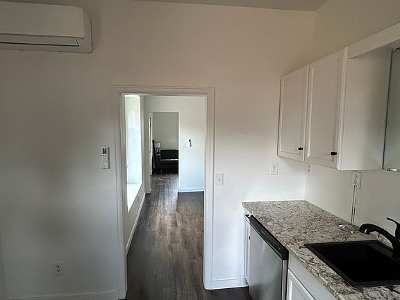 4th image of 204 E Chipeta Ave