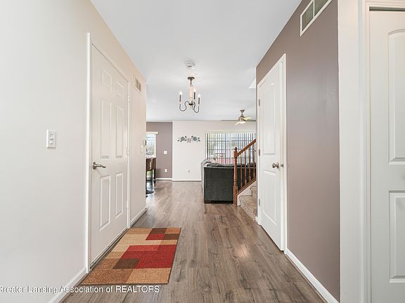 5th image of 28125 Gladstone St