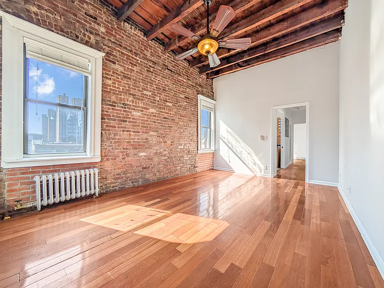 48 Graham Ave #4B — Photo 3
