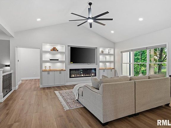 3rd image of 55 Firefly Ct