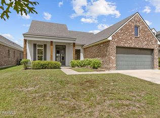 211 Treescape Dr, Lafayette, LA 70508