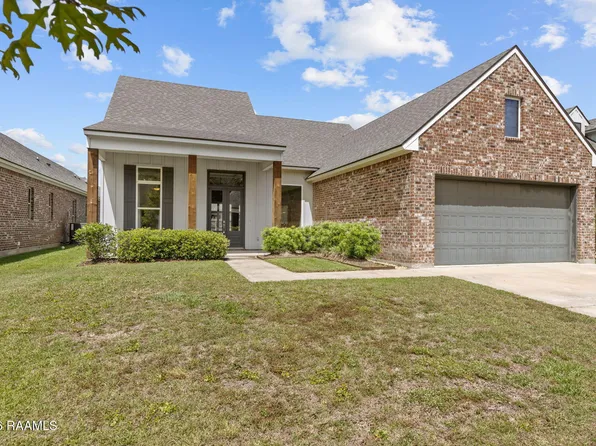 211 Treescape Dr, Lafayette, LA 70508