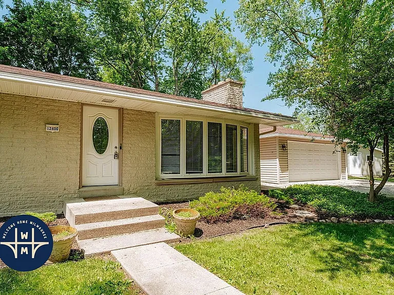 12400 Elmhurst Pkwy — Photo 1