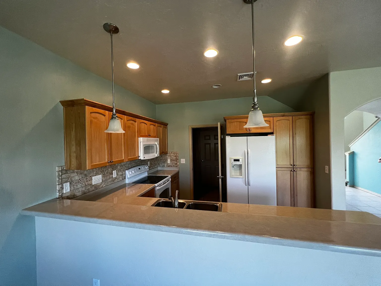 3 bed, 2.5 bath, 1610 sqft, $2,000 — Photo 3