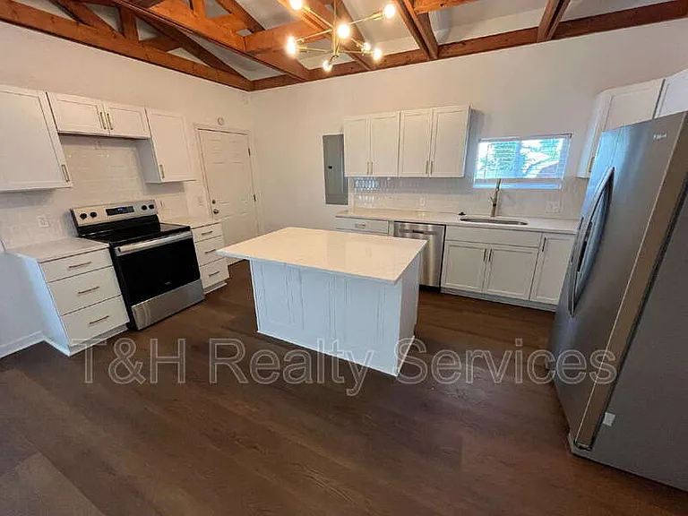 210 N Keystone Ave — Photo 11