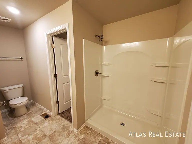 710 Finch Dr — Photo 12