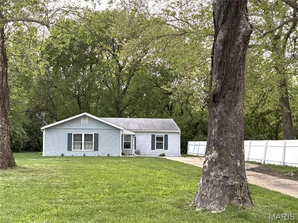 49 Carnation Dr, Collinsville, IL 62234