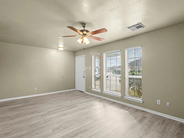 105 Green Isle Ave #120 — Photo 4