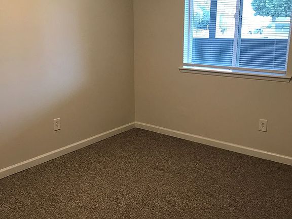 4th image of 2325 Urban Ave APT 1