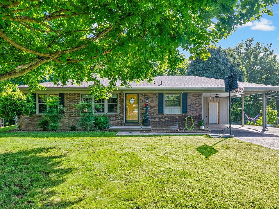 1st image of 404 Colonial Ter