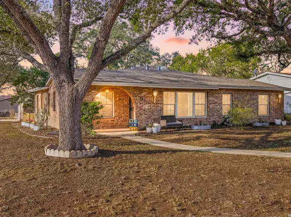 902 Alexander Hamilton Dr, San Antonio, TX 78228