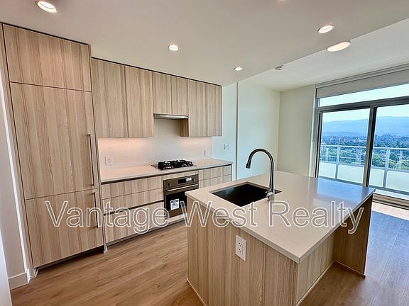 3rd image of 1626 Water St #1505