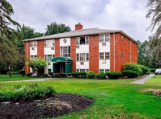 1 Colonial Dr #10, Andover, MA 01810