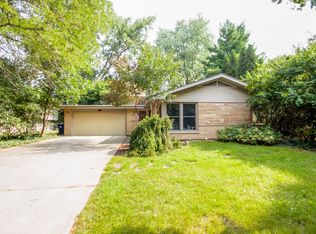 1120 Sandpiper Ln, Naperville, IL 60540