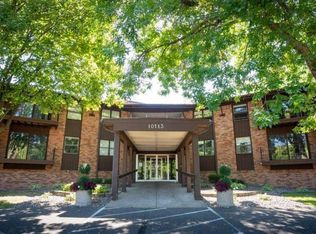 10113 W 34th St APT 338, Hopkins, MN 55305