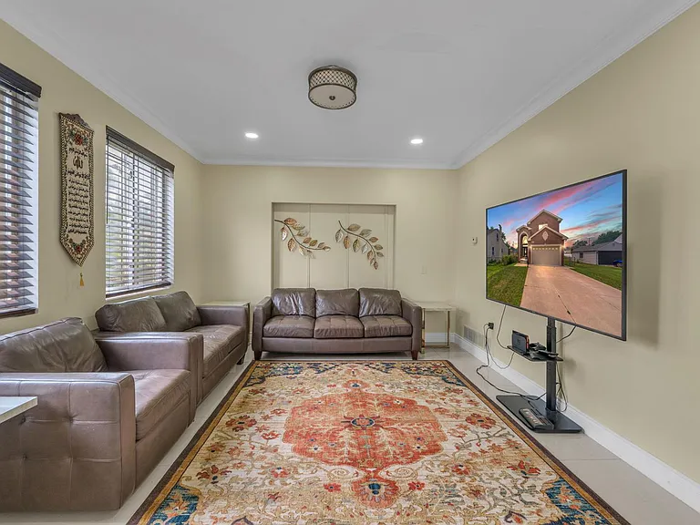 5977 Nightingale St — Photo 10