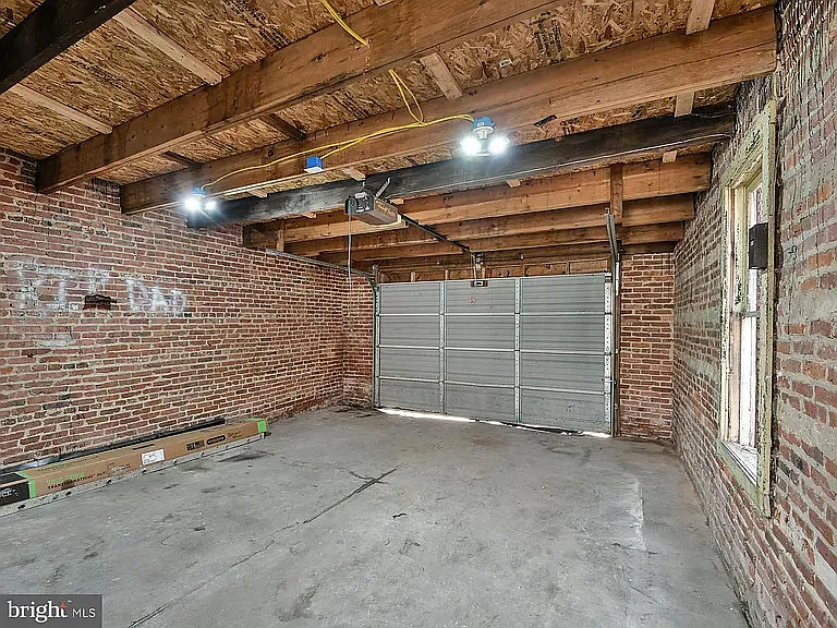 1727 E 33rd St #1 — Photo 52