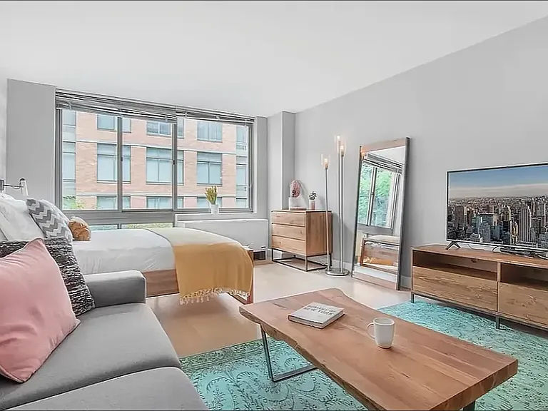 130 W 15th St #3B — Photo 1