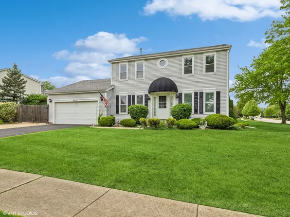 1473 Parkridge Dr, Crystal Lake, IL 60014